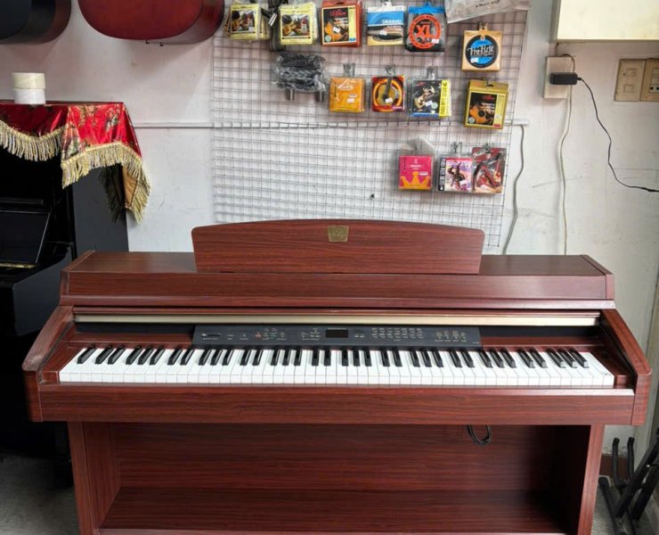 YAMAHA CLP-230